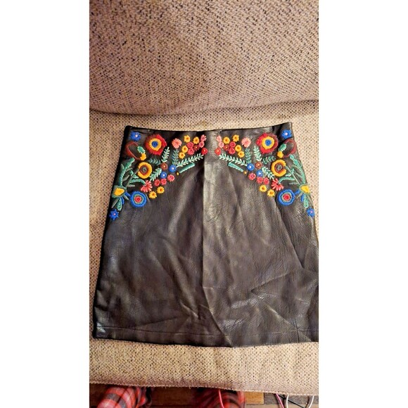 Zara Basic Pu Vegan Leather Mini Skirt With Lace/ Waist is 26 - Picture 1 of 5